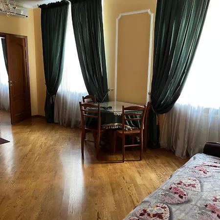 House з кондиціонером Apartment *